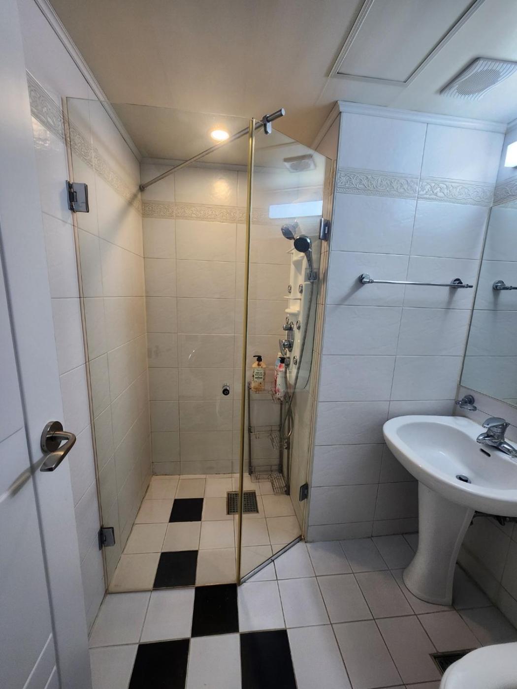 Apartment Sinsa *